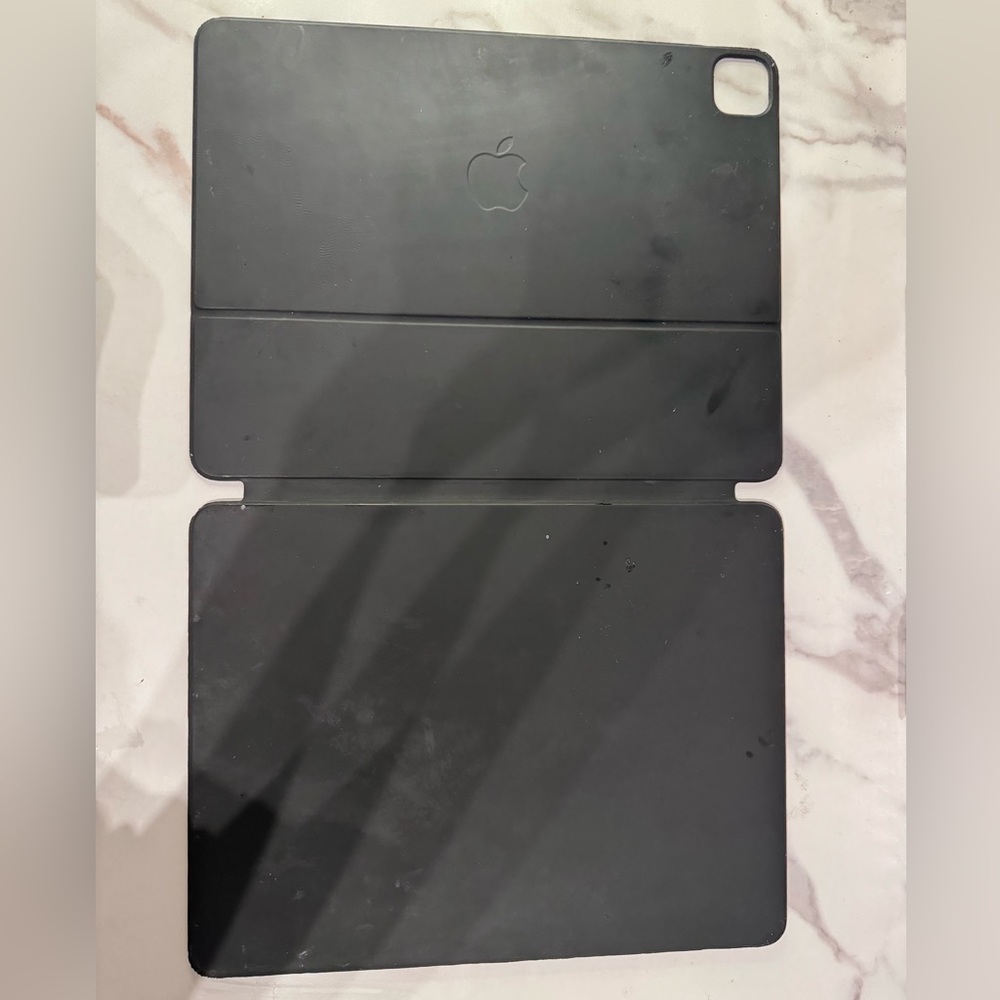 Smart Keyboard Folio for iPad Pro 12.9 inch (6th generation) - English